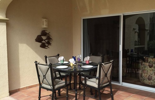 Zona Hotelera Condo | Las Mananitas - Beachfront Groundfloor 1BR Condo, Semi-Private Pool