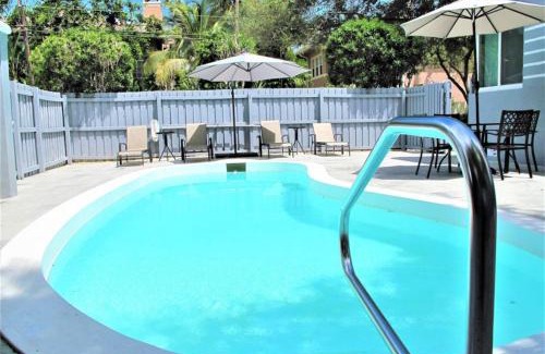 Victoria Park Apartment | Las Olas Central Oasis, Pool, Parking, Remodeled