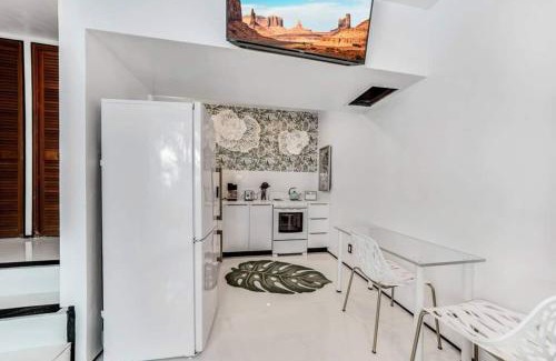 Colee Hammock Apartment | Las Olas Hammocks Unit 3 By Pmi