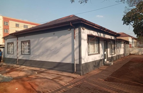 Pretoria West Hotel | Las Palmas Day & Night Guest House