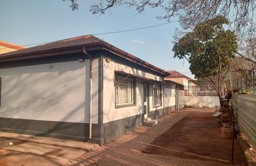 Pretoria West Hotel | Las Palmas Day & Night Guest House