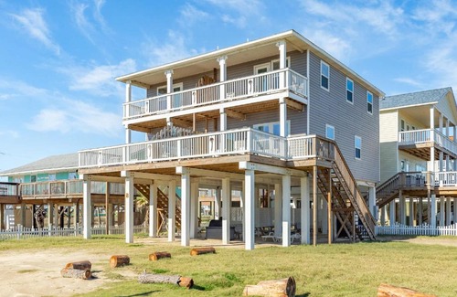 Surfside Beach House | Las Palmas I - Beach Views Family & Pet Friendly
