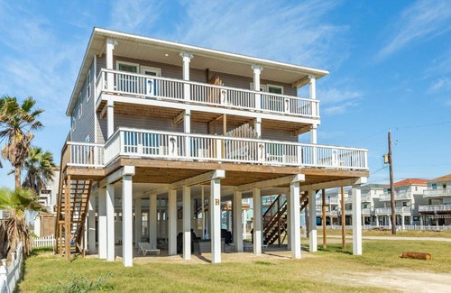 Surfside Beach House | Las Palmas I - Beach Views Family & Pet Friendly