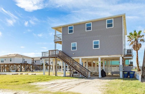 Surfside Beach House | Las Palmas I - Beach Views Family & Pet Friendly
