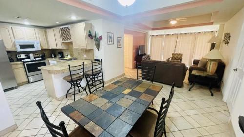 Puerto Penasco Apartment | Las Palmas Resort at Sandy Beach- Condo Grande-605 condo