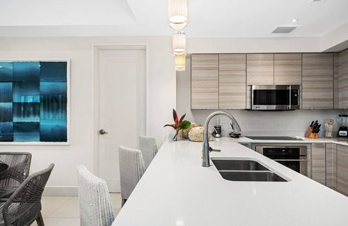 Herreras Condo | Las Palmeras | Oceanfront Luxury 3 Bedrooms Villa