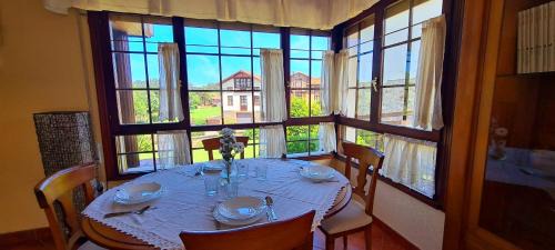 Alfoz de Lloredo House | Las Parientucas