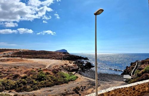 Los Abrigos Apartment | Las Rocas by the Ocean, Wifi and Sea View