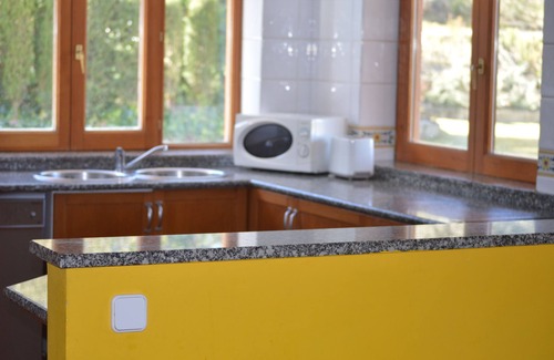 Sevilla la Nueva Ski Chalet | Las Siete Encinas, large villa on the outskirts of Madrid