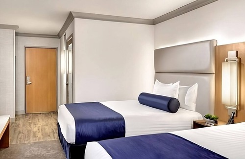 Gateway District Hotel | Las Vegas Dream! 2 Modern Units, Pool, Onsite Casino, Onsite Parking!