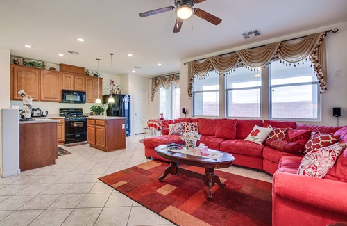 Spring Valley House | Las Vegas Home w/Mtn Views: 13 Mi to the Strip!