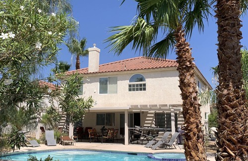 Sovana House | Las Vegas Luxury 4 BR house with the pool. 10 min drive from the Strip.