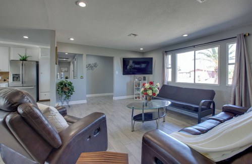 Las Vegas House | Las Vegas Retreat w/Yard < 5 Mi to Strip!