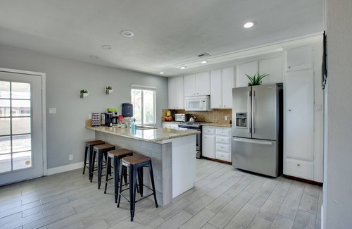 Las Vegas House | Las Vegas Retreat w/Yard < 5 Mi to Strip!