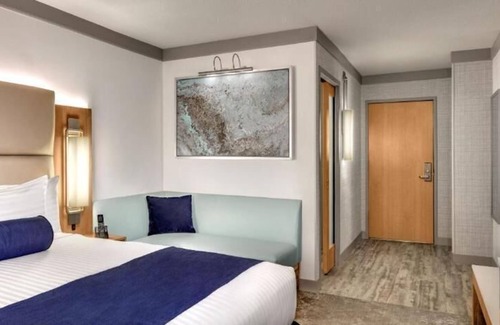 Gateway District House | Las Vegas Vacation! Pools, Game Room, Casino, Parking! Near The Neon Museum