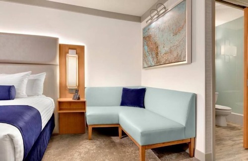 Gateway District House | Las Vegas Vacation! Pools, Game Room, Casino, Parking! Near The Neon Museum