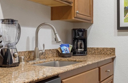 Las Vegas Condo | Last 1-bedroom condo in fabulous Las Vegas with AC, fitness,WiFi F1 dates open n