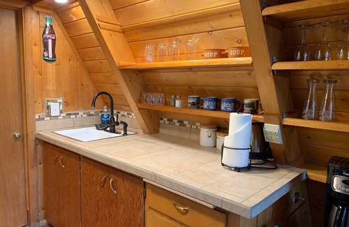 Last Chance Cabin | Last Chance Hideaway -Sleeps 4-6 people, Cozy Cabin 45 min from West Yellowstone