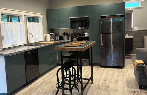 Charleston House | LAST Min SPECIAL-this week!Adorable bungalow close to downtown and Folly Beach!
