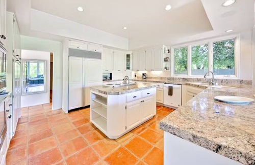 Country Club House | Last Minute Deals/Great Family Home/A/C/Hot Tub/Close to All