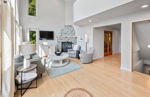 Artondale House | Last minute deals! Tranquil Luxury: Gig Harbor's Premier Vacation Home w/Hot Tub