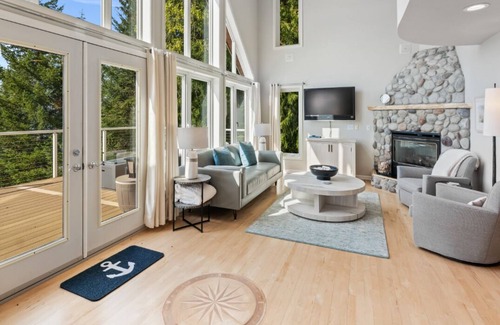 Artondale House | Last minute deals! Tranquil Luxury: Gig Harbor's Premier Vacation Home w/Hot Tub