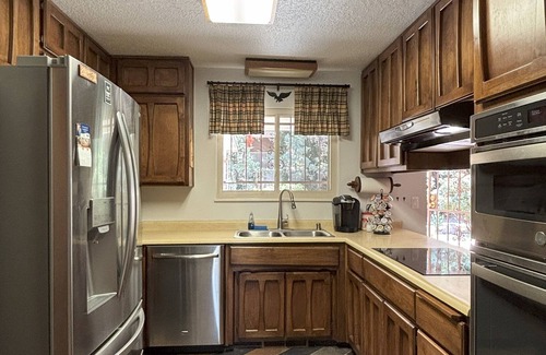 Northeast Heights House | Last Minute Discount! Peaceful Home in NE Heights Views, Trails in the Foothills