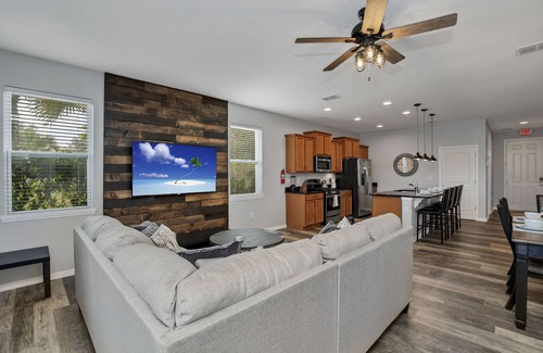 Loughman House | Last Minute Disney Getaway! Townhouse with Private Pool. Book Now! #55321