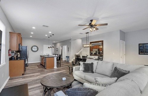 Loughman House | Last Minute Disney Getaway! Townhouse with Private Pool. Book Now! #55321