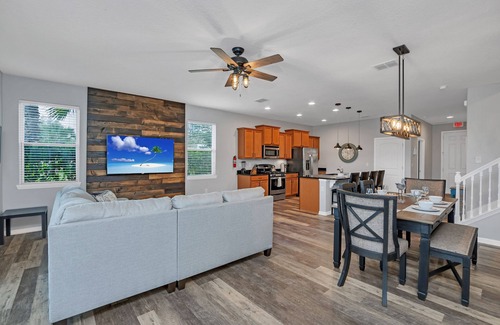 Loughman House | Last Minute Disney Getaway! Townhouse with Private Pool. Book Now! #55321