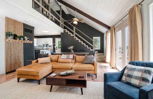 Boyne Falls Ski Chalet | Last Minute Fall Deals! Family FUN! 4 Private Bedrooms, Hot Tub, Game room