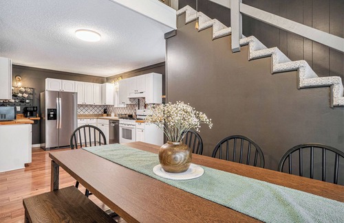 Boyne Falls Ski Chalet | Last Minute Fall Deals! Family FUN! 4 Private Bedrooms, Hot Tub, Game room