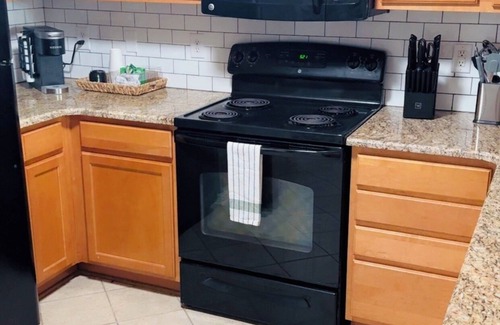 Greensboro Condo | Last minute Furniture Market Deal! Newly renovated condo near PTI Airport.
