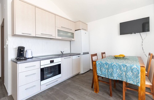 Komarna Apartment | Last-minute offers/Pet-friendly/VERY low low-season prices