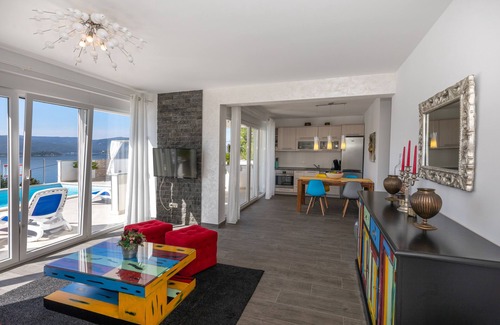 Komarna Apartment | Last minute offers/Pet friendly/VERY low low season prices !