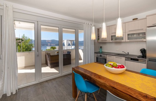 Komarna Apartment | Last minute offers/Pet friendly/VERY low low season prices !