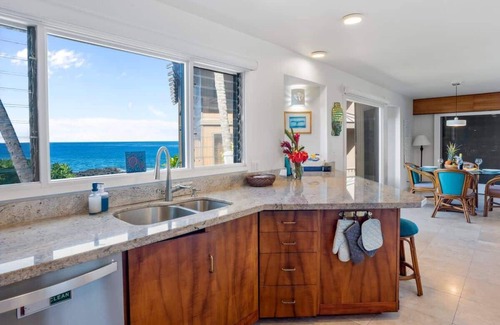 Kailua-Kona House | Last Minute Summer Sale! Oceanfront Luxury: 3BR/3BA Waterfront Views in Kona