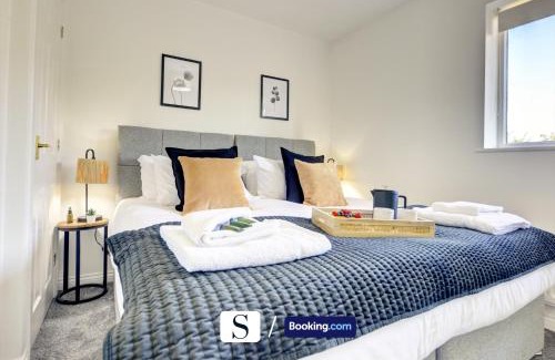 Walton Apartment | LastMinOffer 10pc Off I A Cute 2BR Semi-Detached Home I Dedicated Off-street Parking I Garden I Wifi I Short Term Let by SILVA I Long Term Rates Available