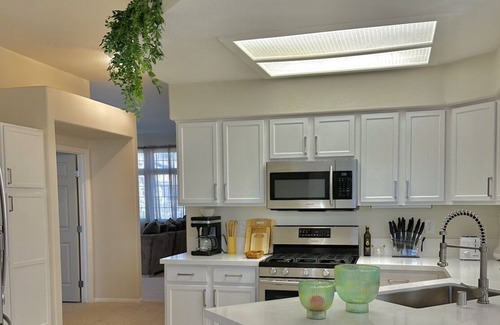 Sunrise Manor House | LasVegasSunsetHouse:StripViews,MiniGolf3BR/2BA