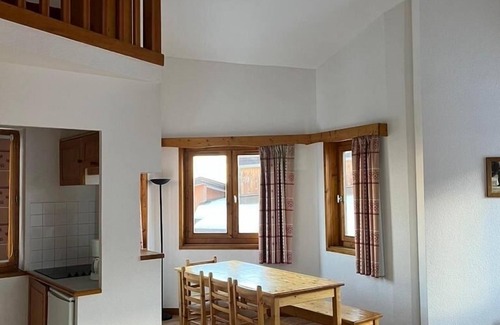 La Perriere Apartment | LaTaniaCourcheval SAUNA SKI INOUT Sleep 8 2 BR +mezanine 2 Bath Panoramic views