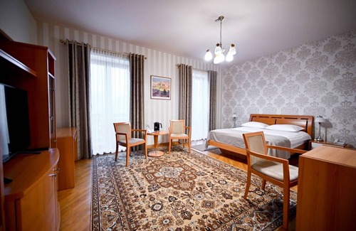 Yerevan Hotel | Latar Hotel Complex