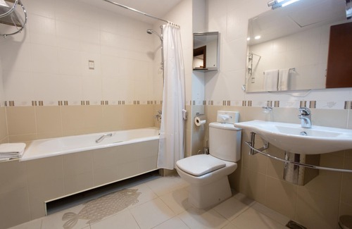 Yerevan Hotel | Latar Hotel Complex