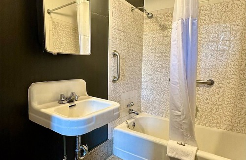 Brattleboro Hotel | Latchis Hotel