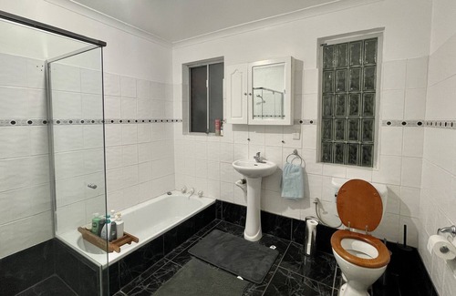 Lynwood House | Late 1970's Family Home- 5% price match-
