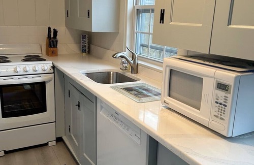 Hyannis Port Cottage | Late Season Special 199 per night! Hyannis Port Cottage with Ocean View!