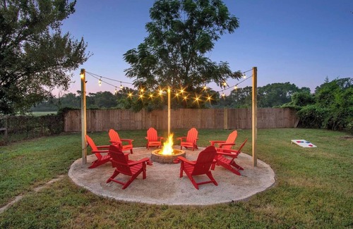 Franklin Estates House | LaTexienda: Newly Renovated, Game Weekend, Firepit, Games