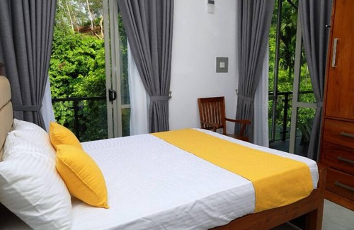 Palindanuwara Hotel | Lathpandura Hotel