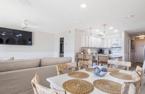 Fort Bay Condo | Latitude 14 - NEW OWNER! NEW LOOK! Spectacular ocean views! 1BD/2BA. Sleeps 6