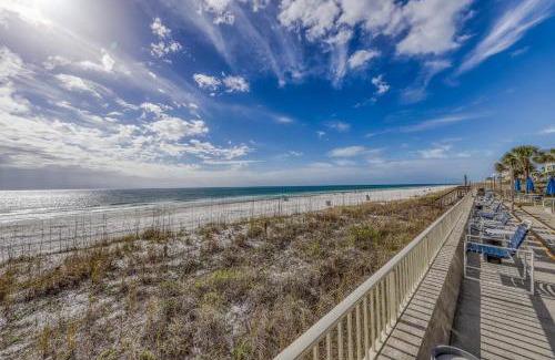 Fort Bay Apartment | Latitude 29 #15