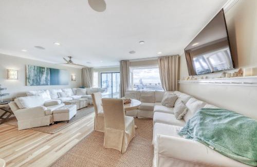 Fort Bay Apartment | Latitude 29 #15